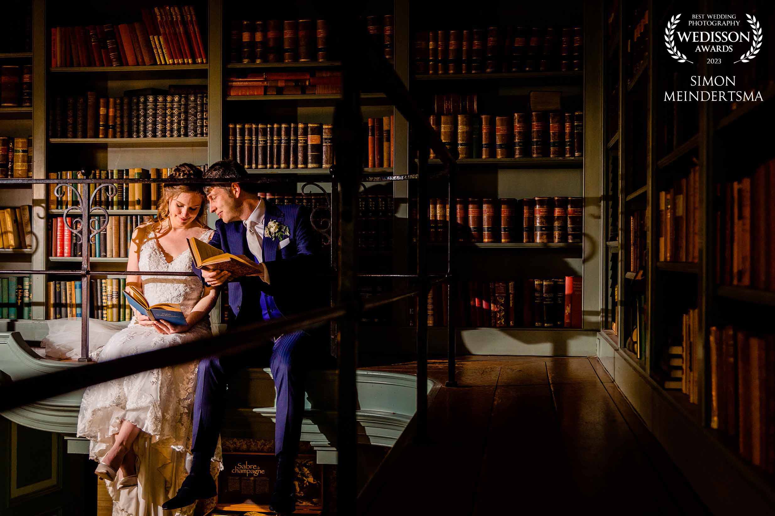 bruidsfotoaward fotograaf echteld kasteel wijenburg in de bibliotheek