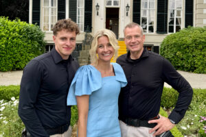 trouwfotograaf simon met trouwambtenaar Monique de Kuijper en videograaf Laurens brugman